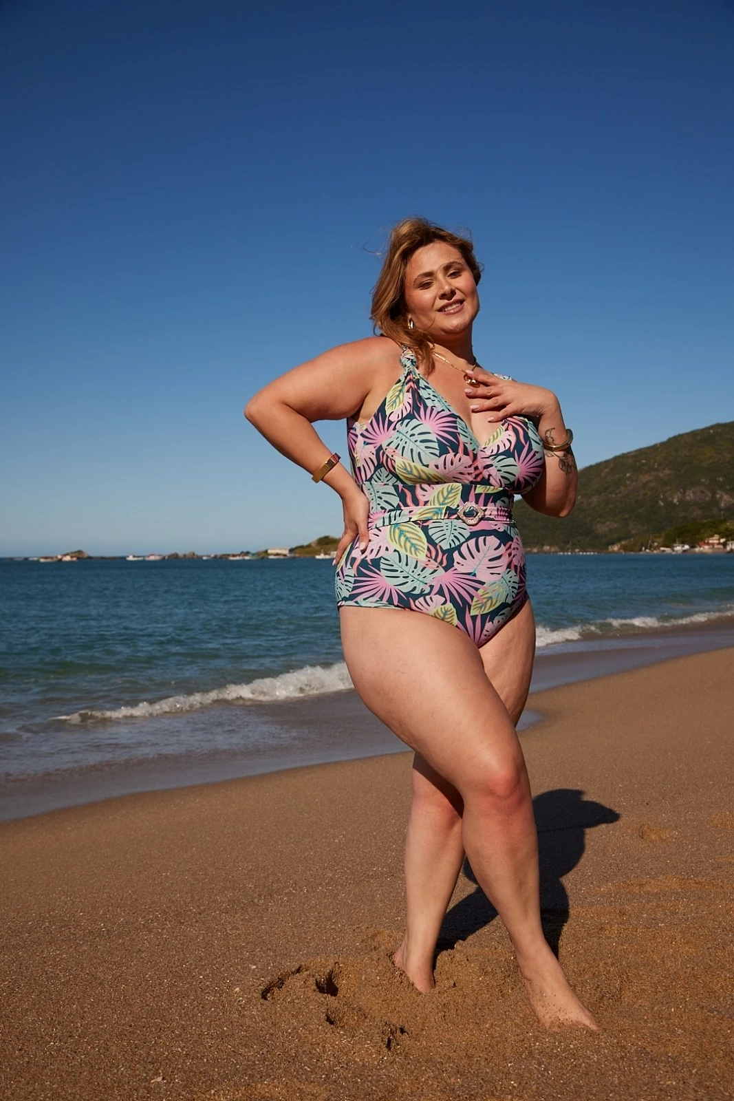 Maiô Plus Size com cinto e nó nas alças