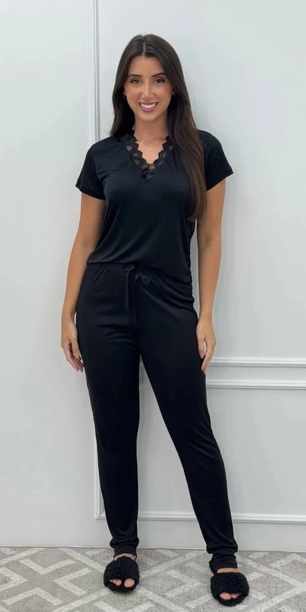 PIJAMA CALÇA E BLUSA MANGA CURTA COM DETALHE EM RENDA